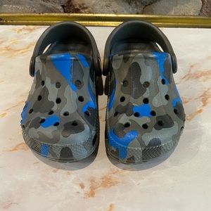 Toddler boy camo crocs toddler size 8